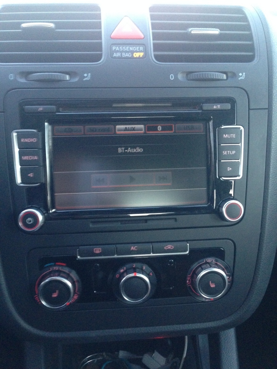 Any help on how I can connect my phone to the Bluetooth on my VW Polo 2011,  Don't think this radio was factory fitted and dying for help! Thanks :)) :  r/Volkswagen