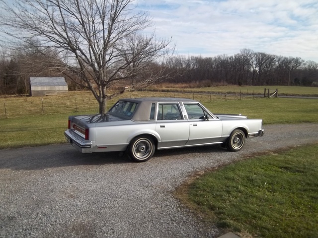 Lincoln town car 1983