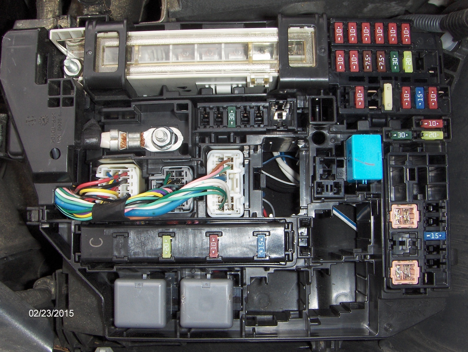 2009 toyota matrix fuel pump relay location