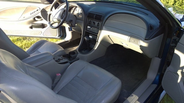 2000 Ford Mustang - Interior Pictures 