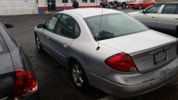 2000 Ford taurus trunk space #10