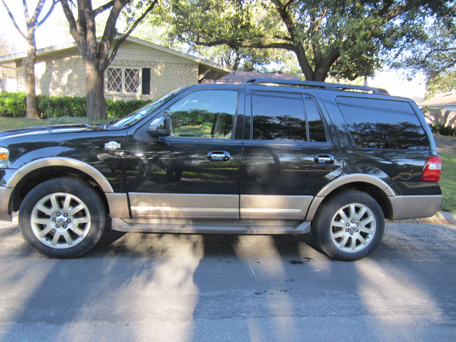2011 Ford expedition cargo space #3