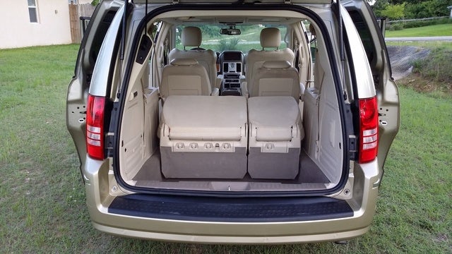 2010 Chrysler Town & Country - Pictures - CarGurus