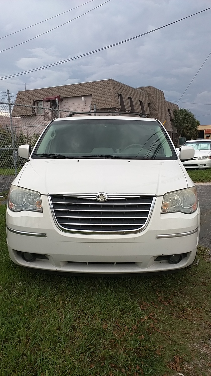 2008 Chrysler Town & Country - Overview - CarGurus