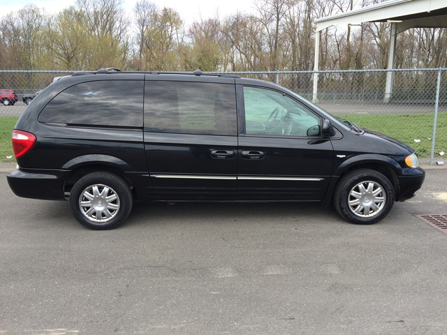 2004 Chrysler Town U0026 Country - Overview