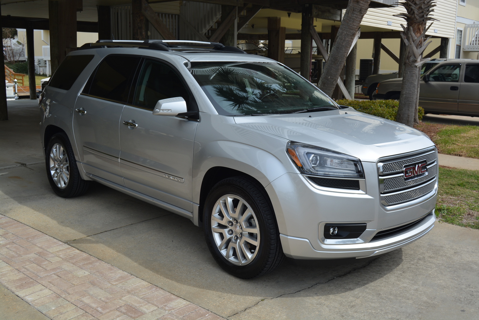 Pictures of 2016 GMC Acadia