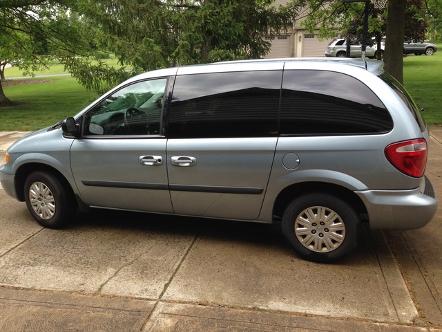 2006 chrysler town and country van