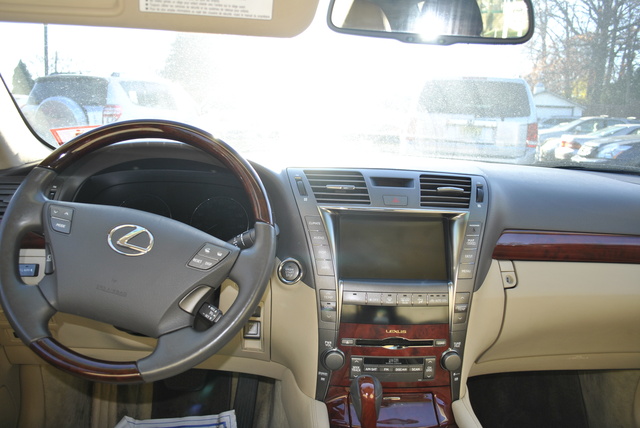 https://static.cargurus.com/images/site/2016/06/18/23/08/2009_lexus_ls_460_awd-pic-3953035461845204092-640x480.jpeg