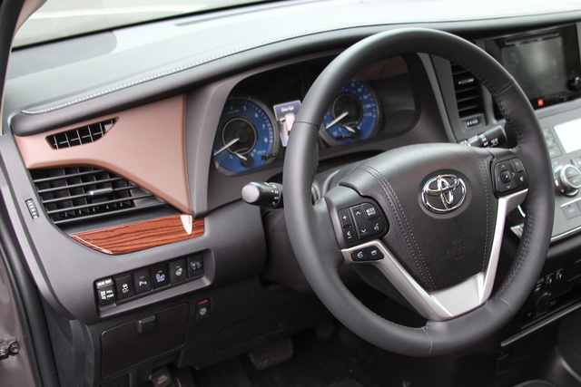2016 Toyota Sienna Interior Pictures Cargurus