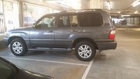 2004 Lexus LX Overview