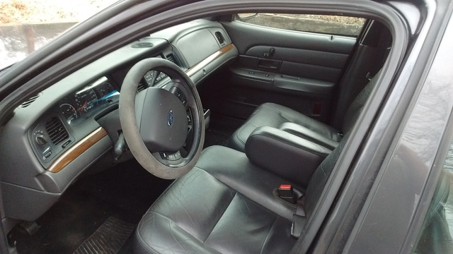 2005 Ford Crown Victoria - Interior Pictures - CarGurus