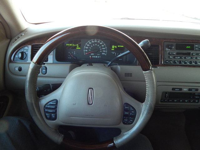 2002 Lincoln Town Car - Pictures - CarGurus