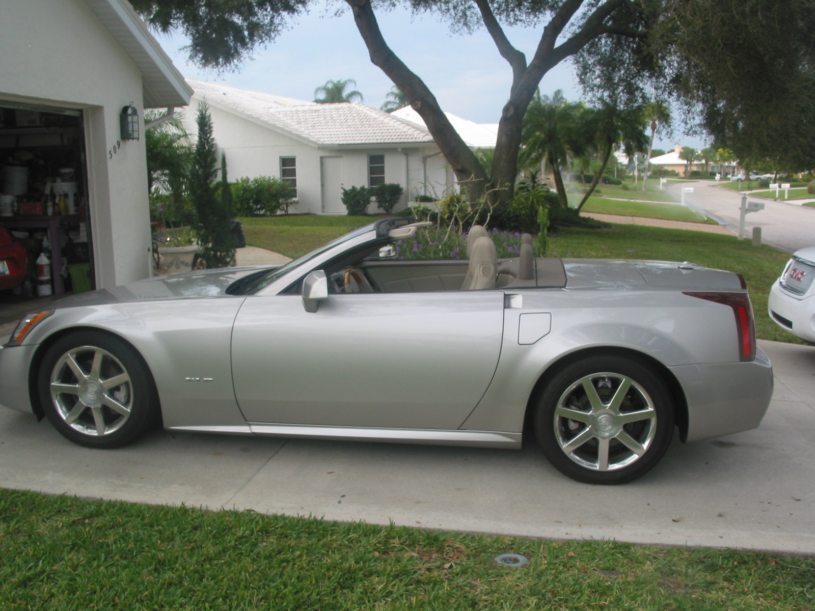 2005 Cadillac XLR Overview CarGurus