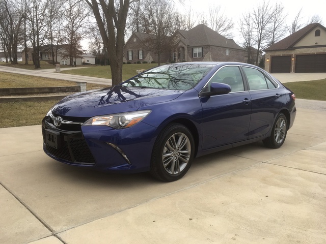 2016_toyota_camry_se pic 566276717897773328 640x480