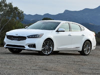 2017 Kia Cadenza Overview