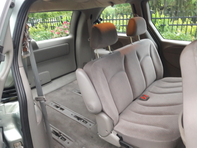 2002 chrysler voyager lx