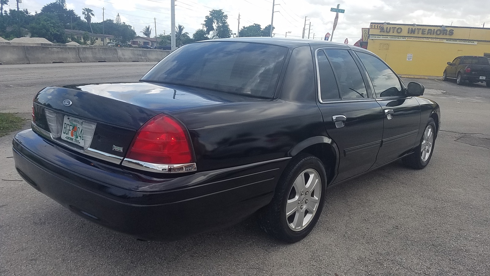 2011 Ford Crown Victoria Test Drive Review - CarGurus