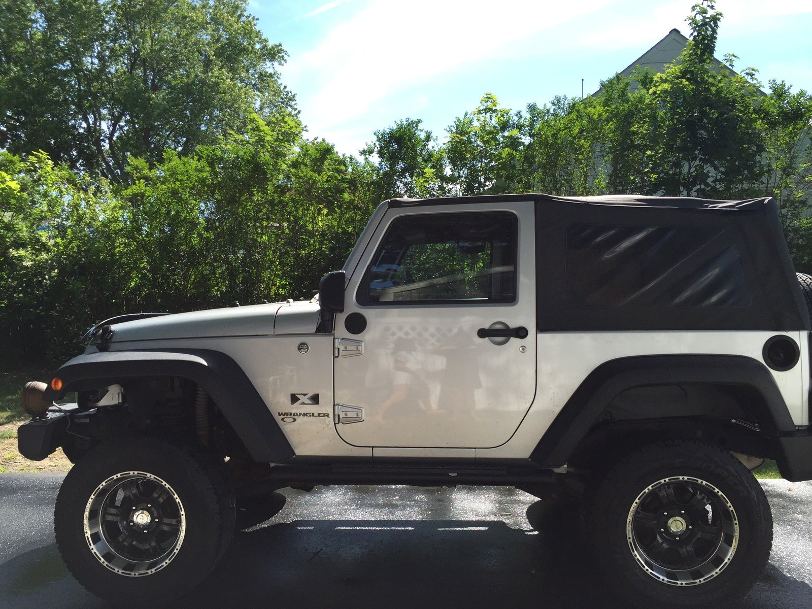 Jeep Wrangler Questions - My 2007 Jeep wrangler X has an O and a picture of  a gieko or lizard on... - CarGurus