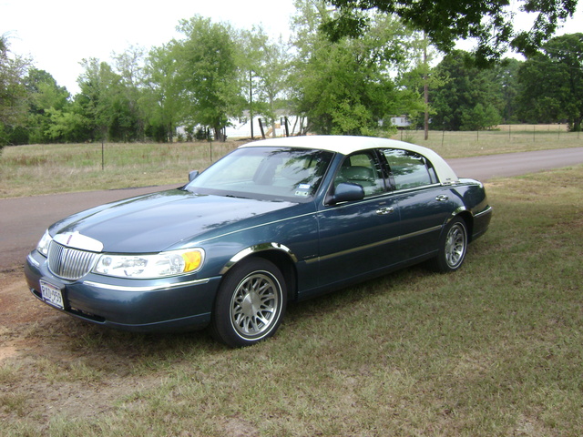 Lincoln town car 2002