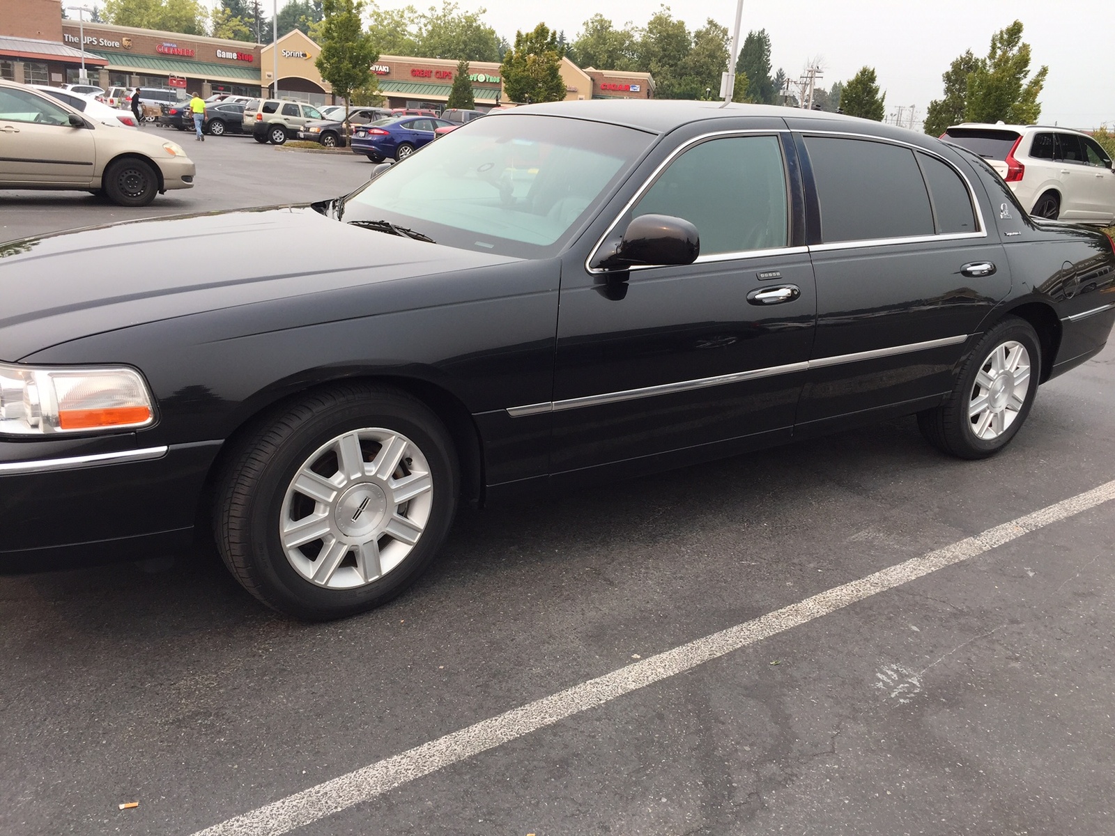 Lincoln town car 2011