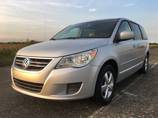 2010 Volkswagen Routan - Pictures - CarGurus