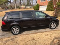 2010 Volkswagen Routan Overview