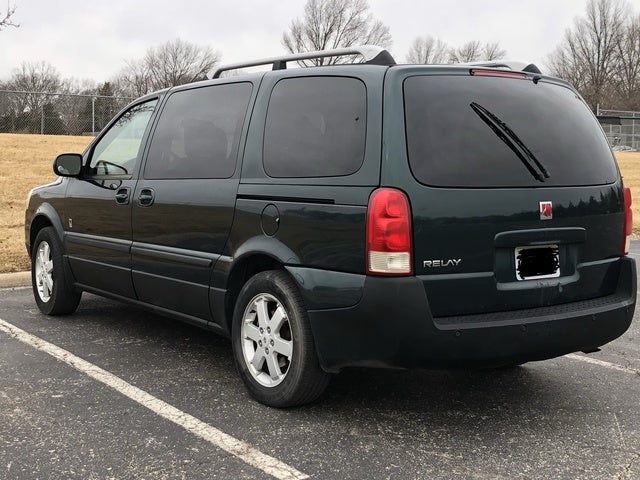 2005 saturn minivan