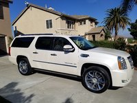 2011 Cadillac Escalade ESV Overview 2011 Cadillac Escalade ESV Overview