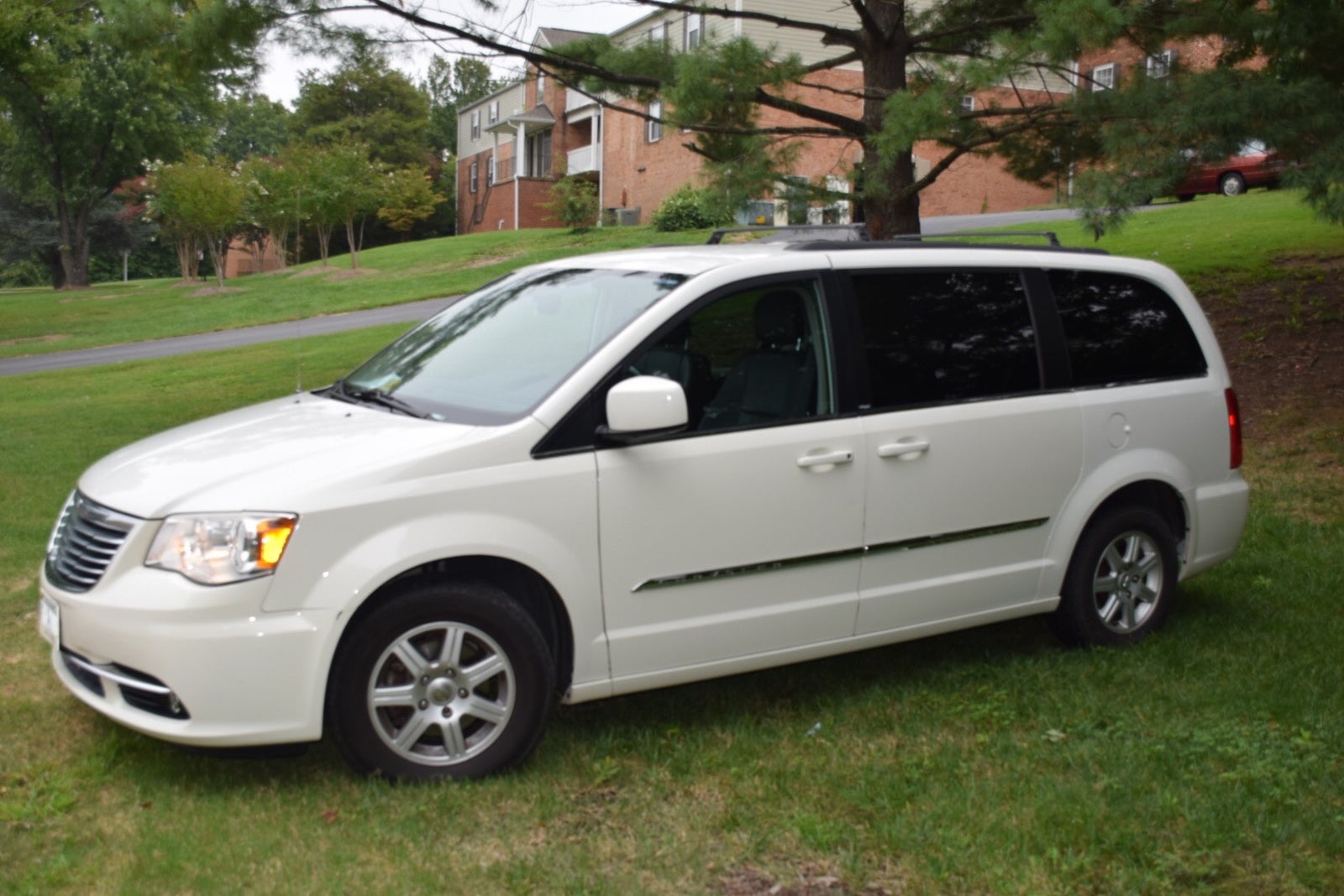 2013 chrysler town and country van