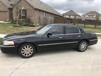 2011 Lincoln Town Car Overview