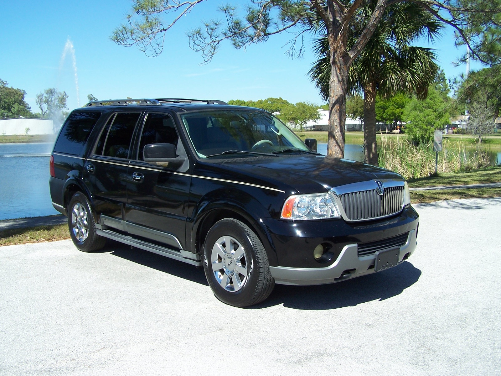 2003 Lincoln Navigator Test Drive Review - CarGurus