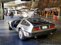 DELOREAN DMC 12 вид спереди