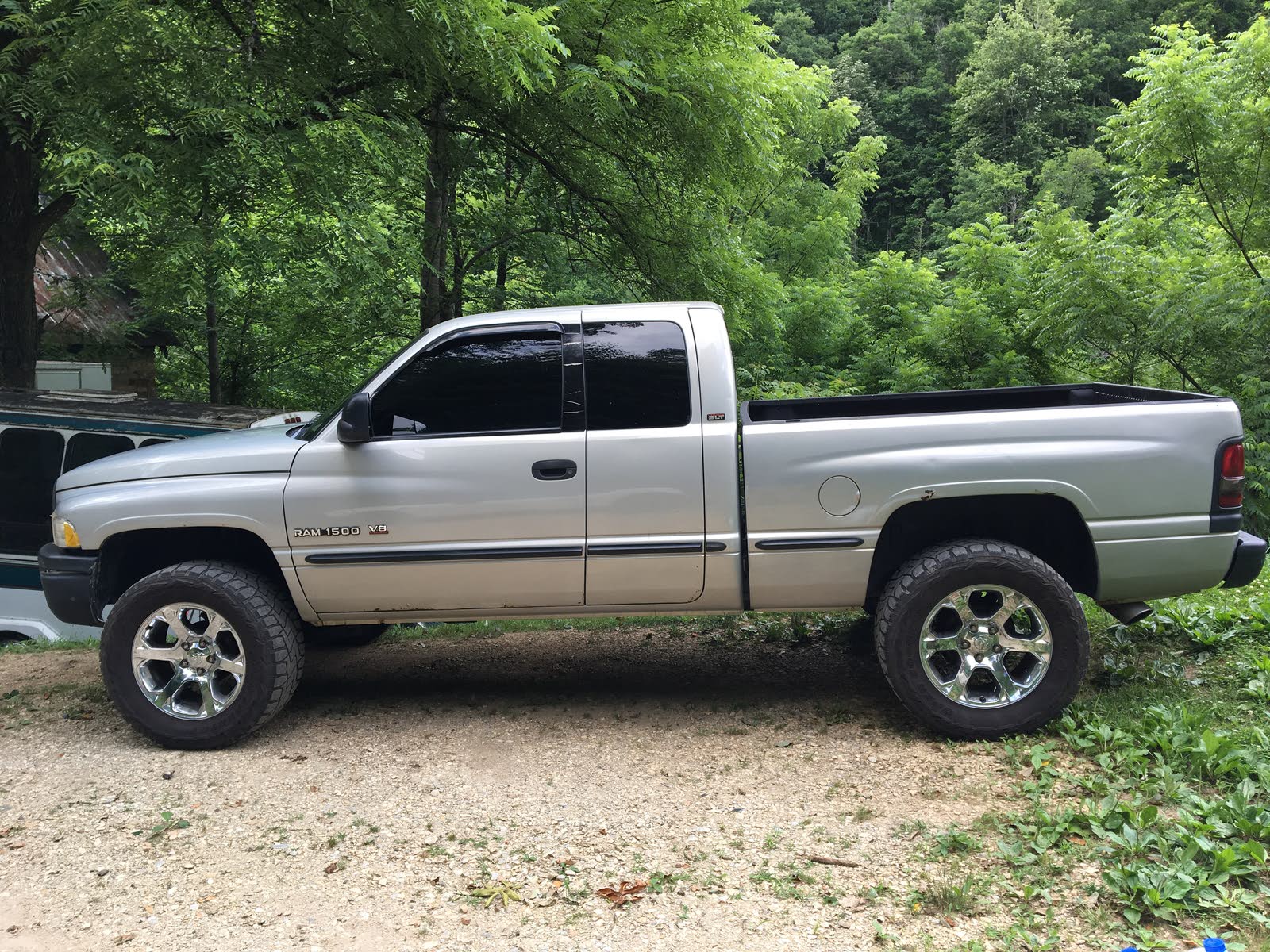 2003 ram 1500 tire size