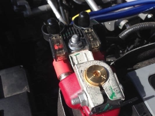 Chrysler Sebring Questions What The Fuse Called That S Connected To The Positive Battery Terminal Cargurus