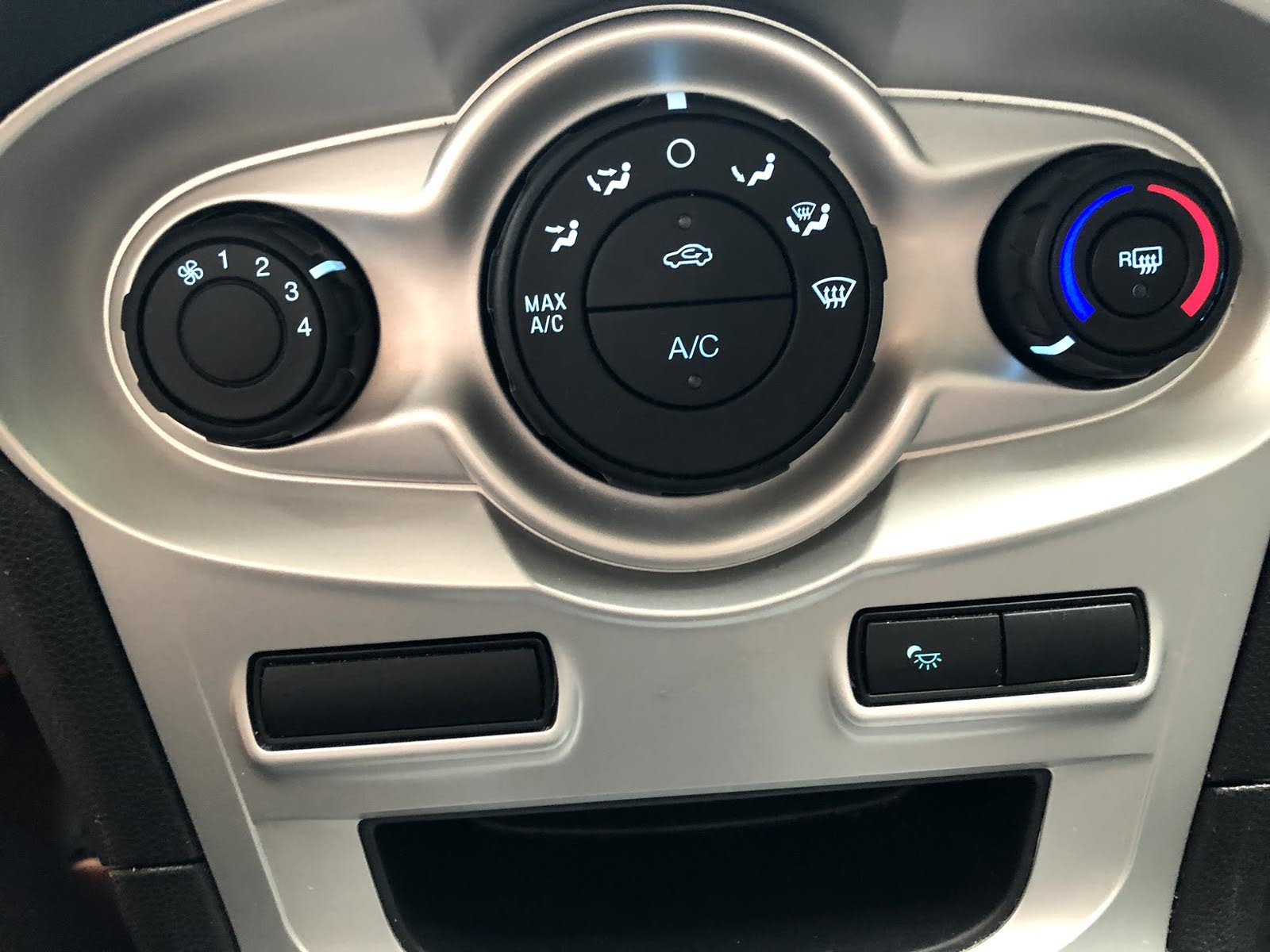 2016 Ford Fiesta Interior Pictures Cargurus