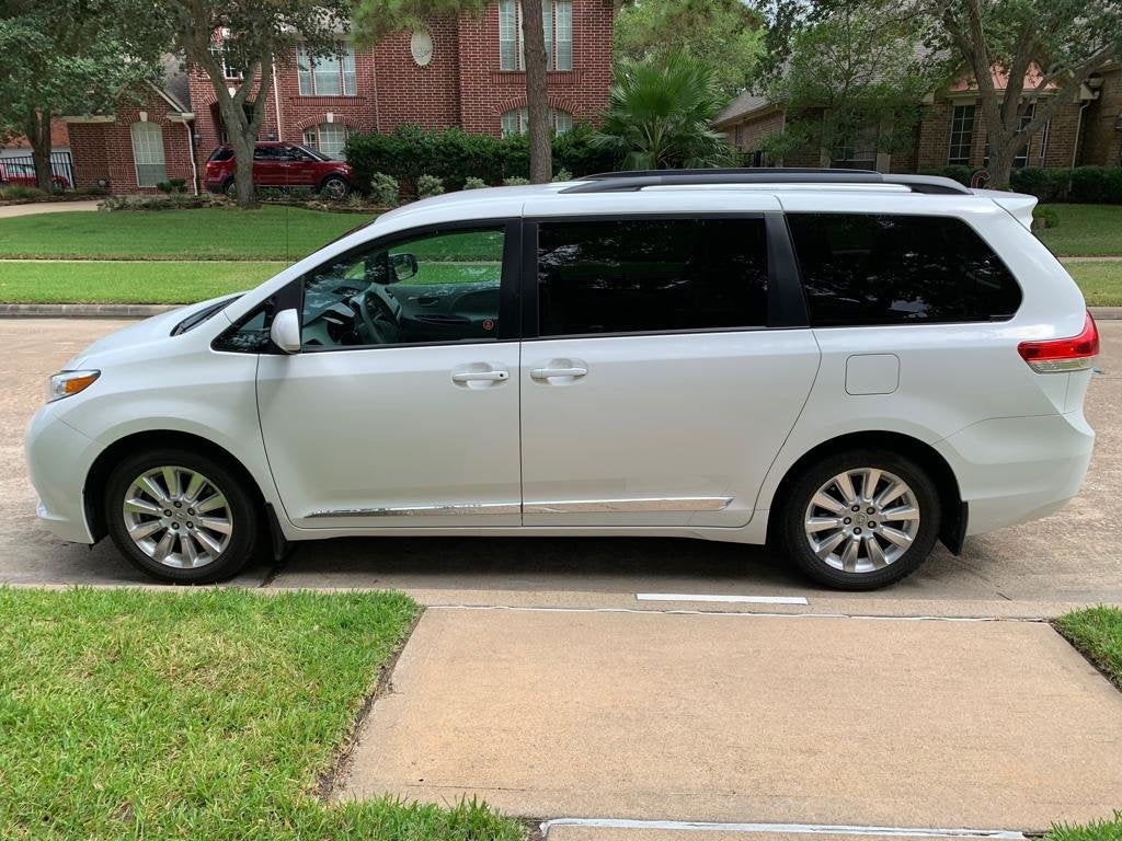 2011 Toyota Sienna Test Drive Review 