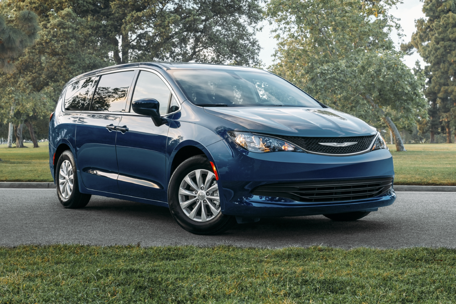 2020 Chrysler Voyager Overview Cargurus