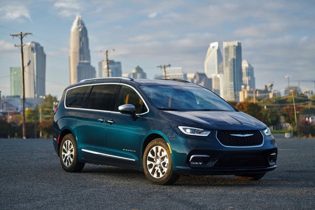 2022 Chrysler Pacifica Hybrid Test Drive Review - Cargurus.ca